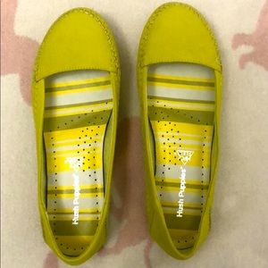 NWOT—Hush Puppies Bright yellow Flats, suede, US5